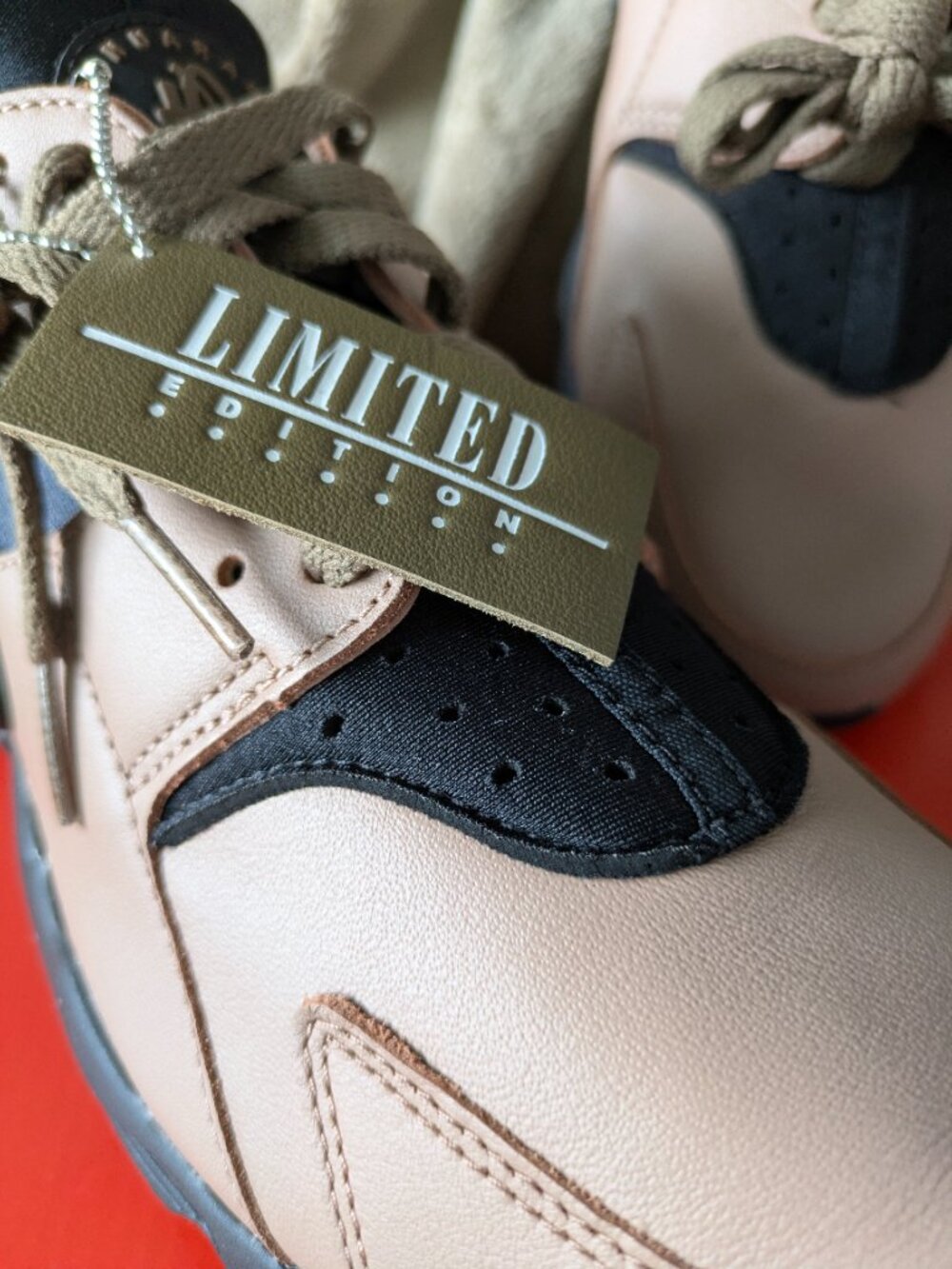 Nike Air Huarache LIMITED EDITION Men/ Women